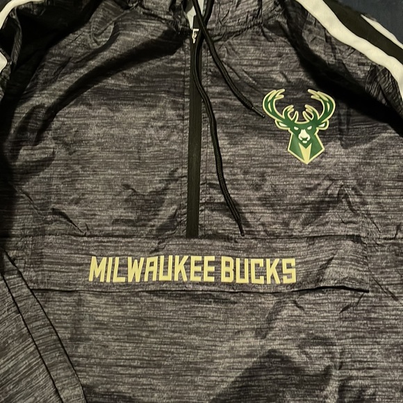 Milwaukee Bucks Windbreaker - Picture 2 of 4